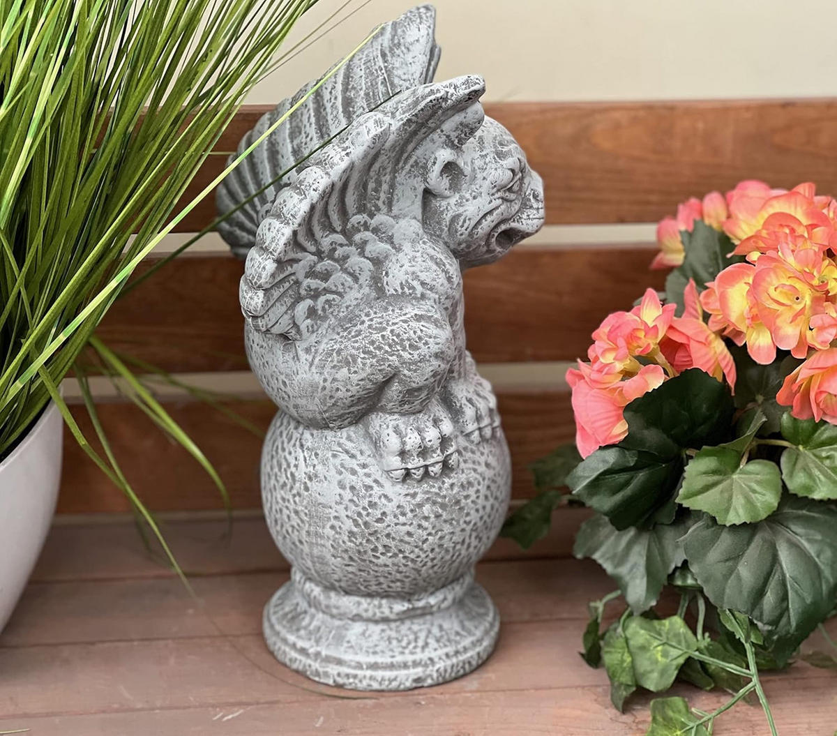 STEINFIGUR Gargoyle auf Kugel frostfest wetterfest Steinguss - Grau, Stein (12/29/14cm) - stoneandstyle