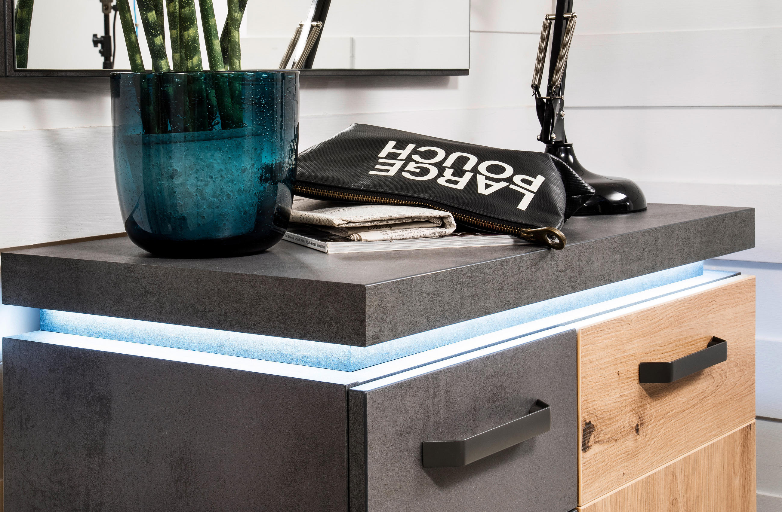 komoda do predsiene s podsvietením