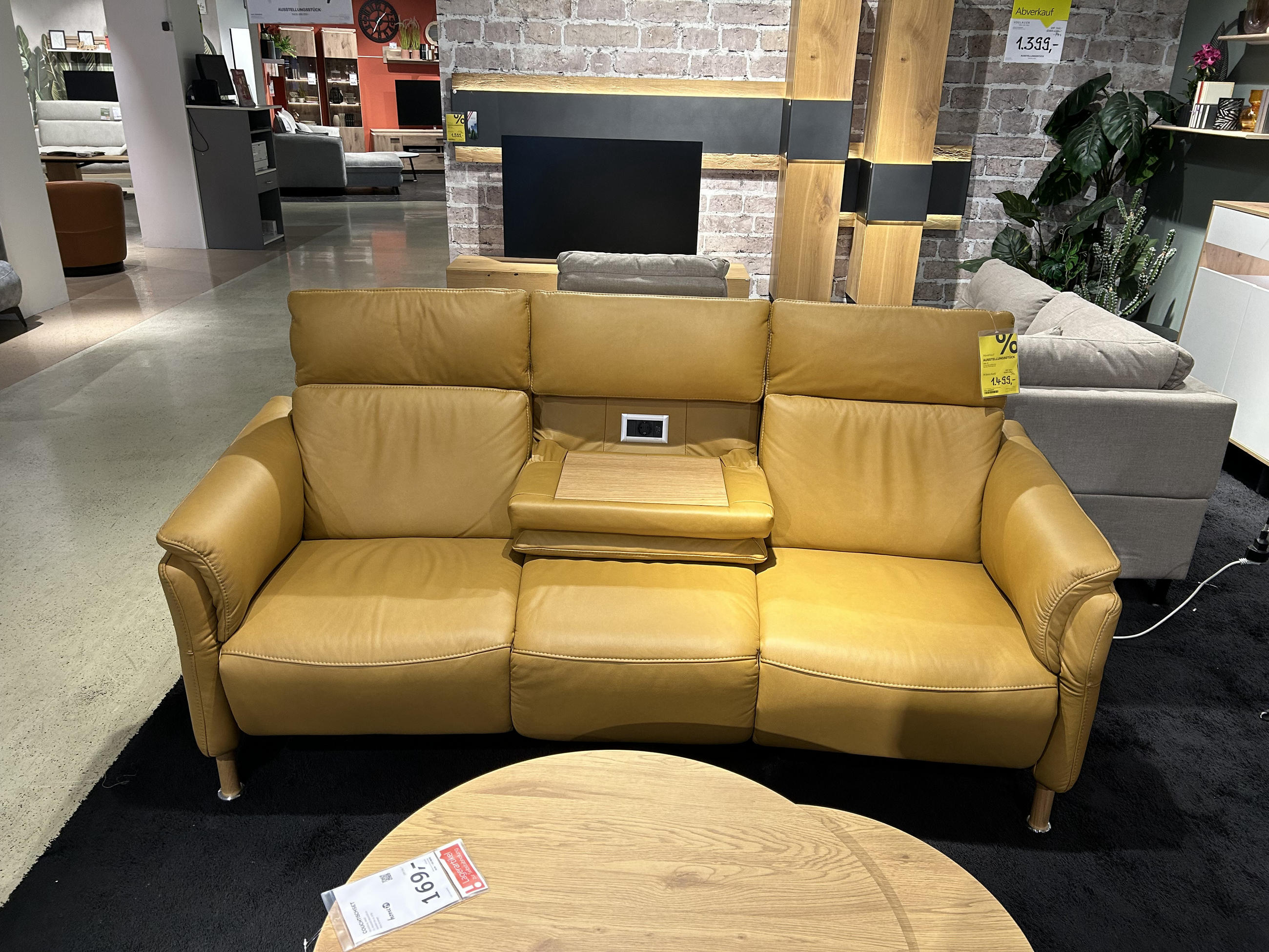 TRAPEZSOFA VARO - Dieter Knoll