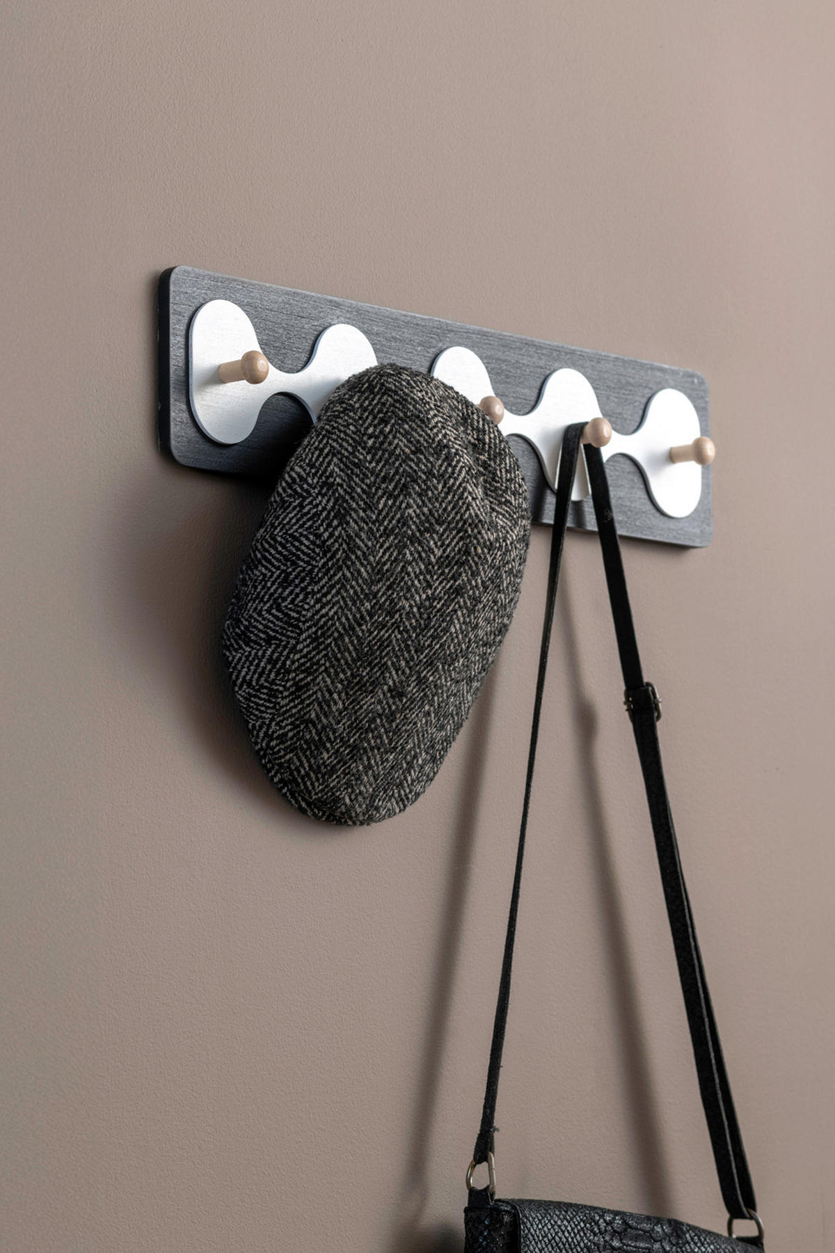 WANDGARDEROBE Rizar Schwarz 48/4.5/11.5 cm - Schwarz, Holz (4.5/11.5/48cm) - Present Time
