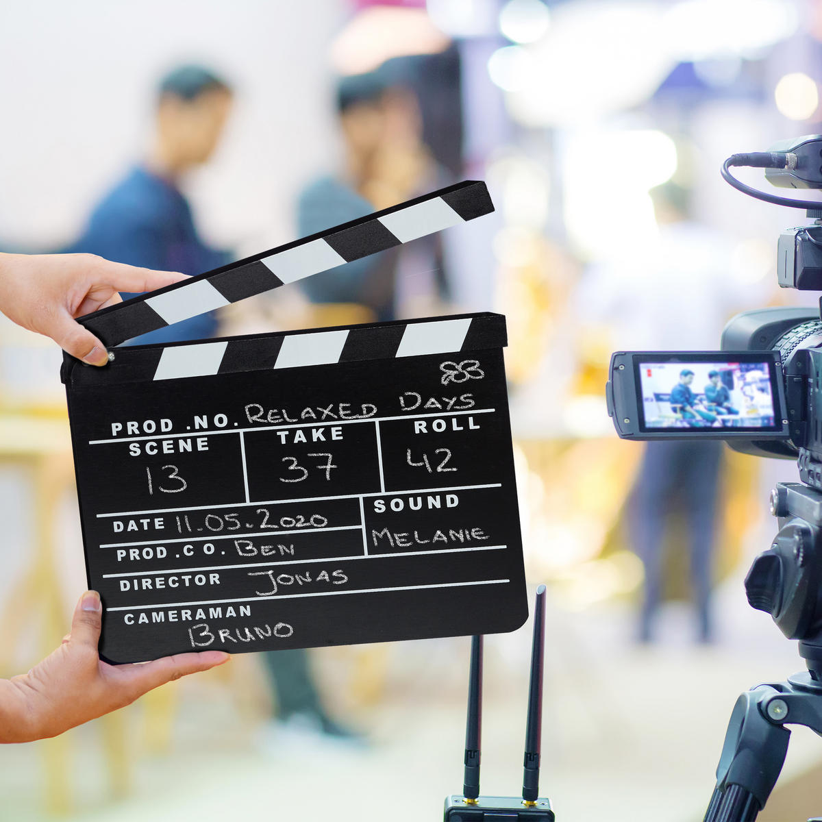 FILMKLAPPE - Schwarz, Holzwerkstoff (30/26/1.5cm) - Relaxdays