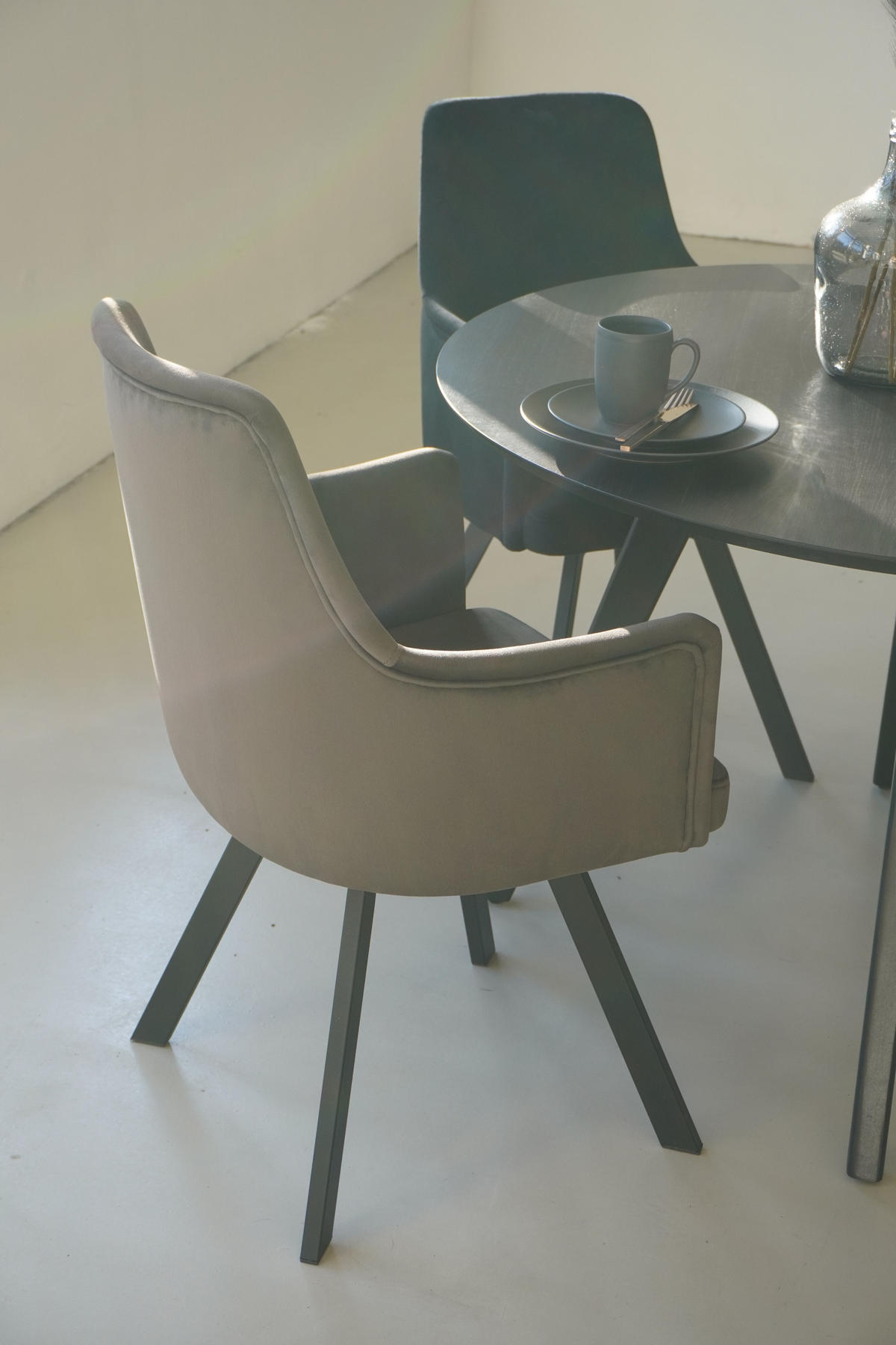 ARMLEHNENSTUHL Sello schlamm mit T-Fuß drehbar - Schlammfarben/Schwarz, Textil/Metall (55/90/58cm) - INKA furniture