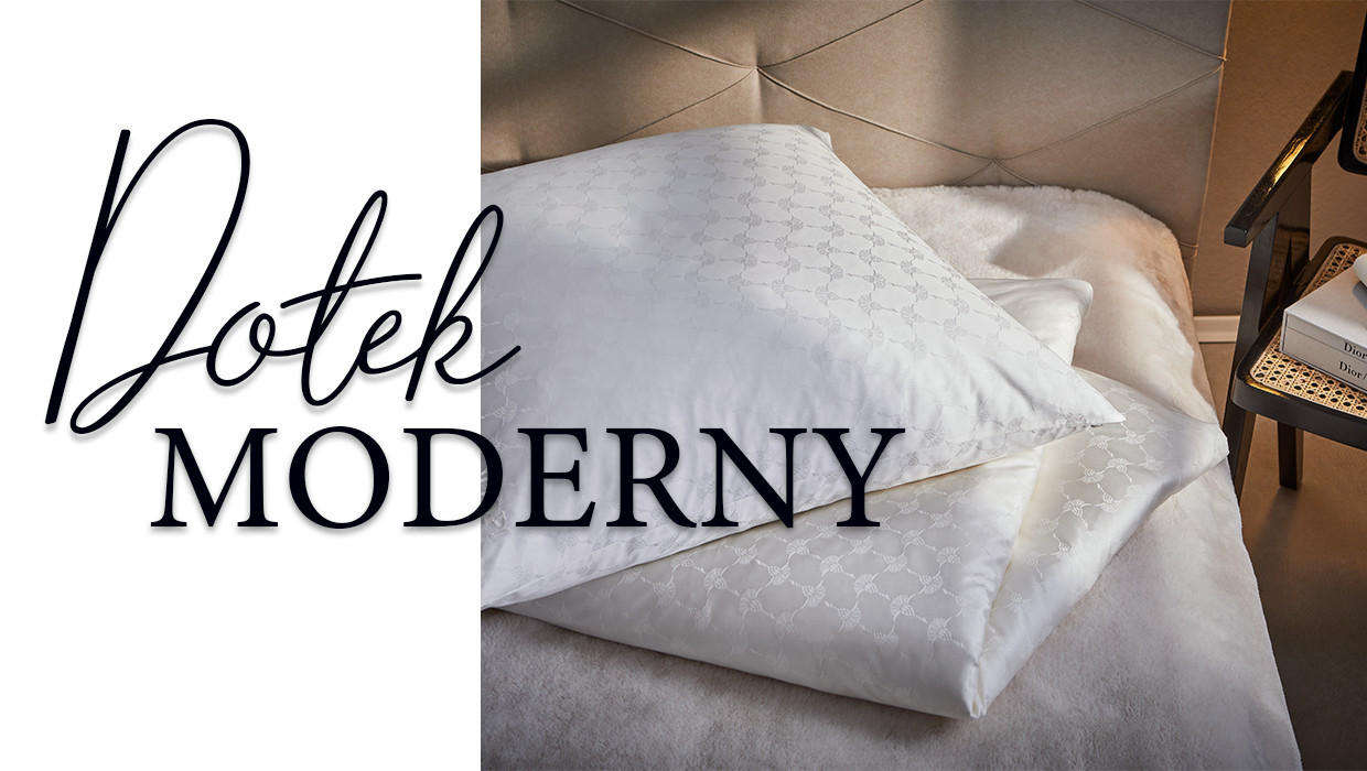 Přikrývka a polštář v bílém povlečení