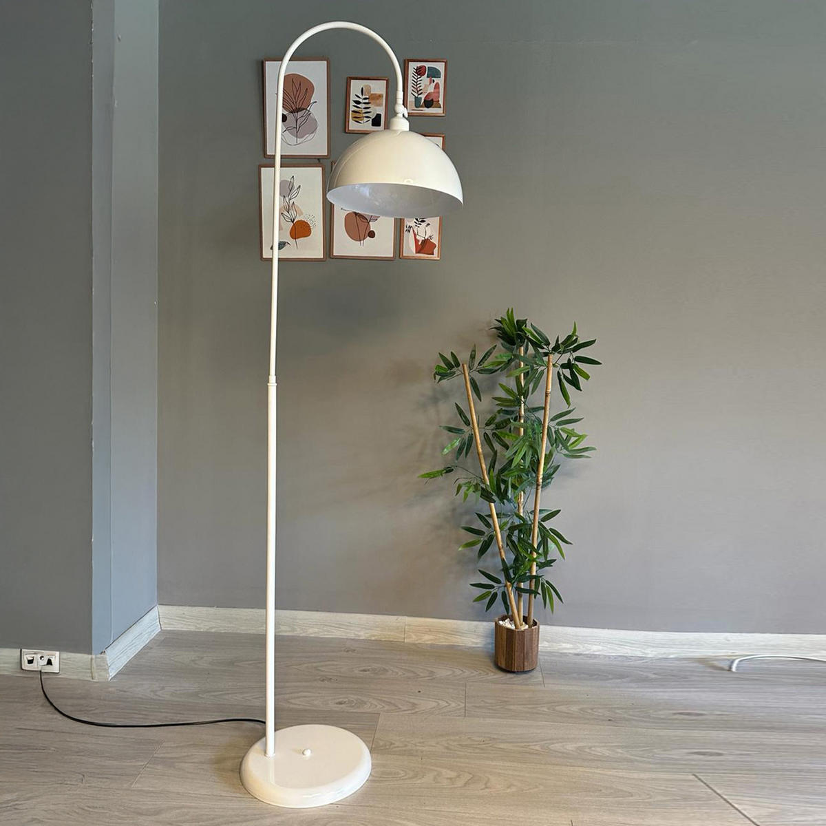 STEHLAMPE Gorkiede E27, verstellbarer Lampenschirm aus Metall - Weiß, Metall (37/37/170cm) - Bamyum