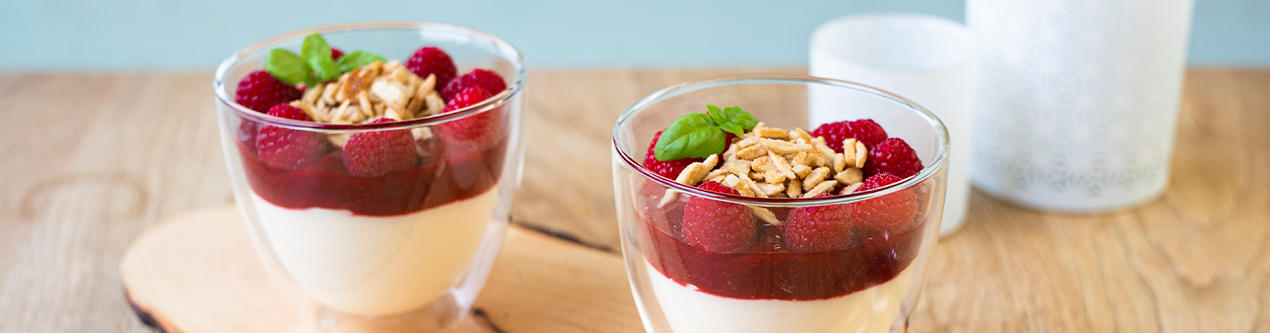 XXXLecker-Eierlikoercreme-mit-Himbeeren-und-Knusper-im-Glas