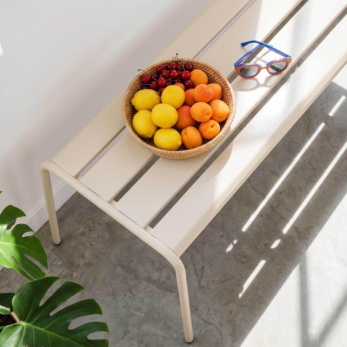 GARTENBANK, Elfenbeinfarbe - Beige, Metall (121/46/52cm) - Oviala