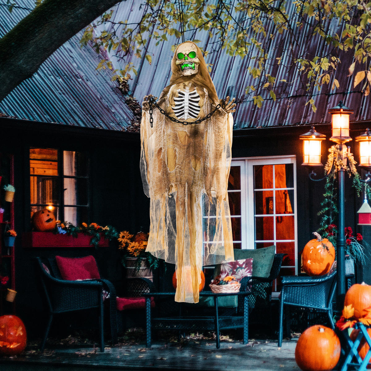 183CM Halloween Dekoration Hängendes Skelett mit LED-Lichter, Soundfunktion - Hellbraun, Kunststoff/Metall (18/183/70cm) - HOMCOM
