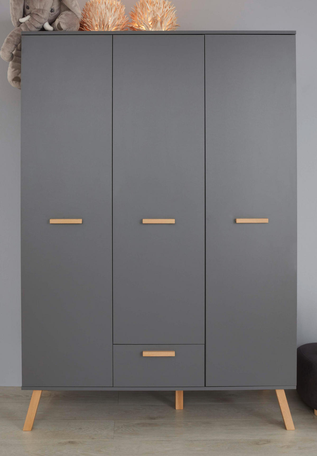 KLEIDERSCHRANK grau matt mit Buche massiv, 3-türig 130 x 190 cm für Baby- und Kinderzimmer - Eichefarben/Buchefarben, Holz/Holzwerkstoff (60/190/130cm) - Top.Furn