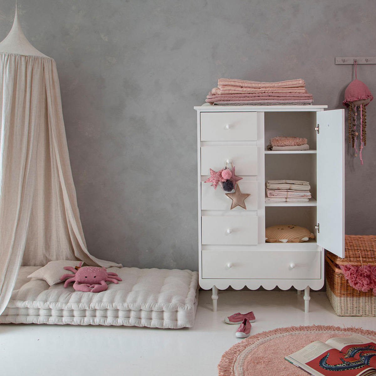 DĚTSKÁ KOMODA Babushka Bílá - bílá, kompozitní dřevo (84/140/50cm) - Petits-meubles
