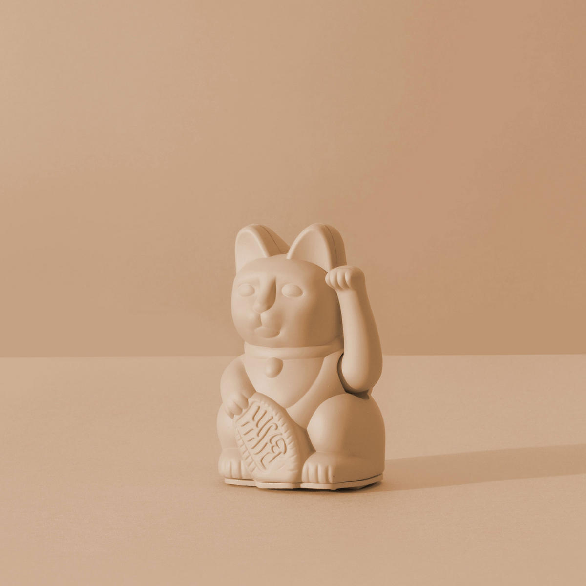 WINKEKATZE Lucky Cat Mini Maneki Neko, Kunststoff, Ocker, 9.8 cm - Braun, Kunststoff (5.2/9.8/6.7cm) - Donkey Products