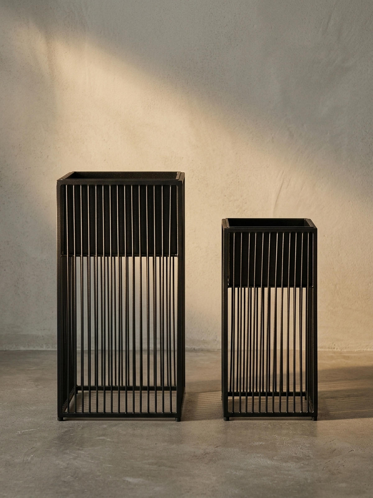 PFLANZKÜBEL 2er Set Metall Schwarz mit Gestell quadratisch - Schwarz, Metall (22/50cm) - KADIMA DESIGN