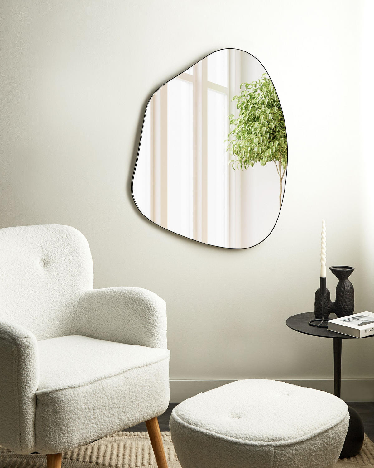 WANDSPIEGEL Metall schwarz asymmetrisch 70/92 cm Puteaux - Schwarz, Metall (70/92/3cm) - Beliani