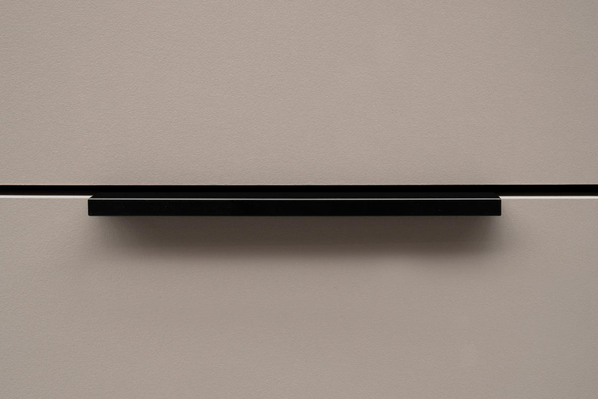 SIDEBOARD sand, schwarz 135 cm, Kommode mit Soft-Close-Funktion - Sandfarben/Schwarz, Holzwerkstoff/Kunststoff (135/90/38cm) - Furn.Design