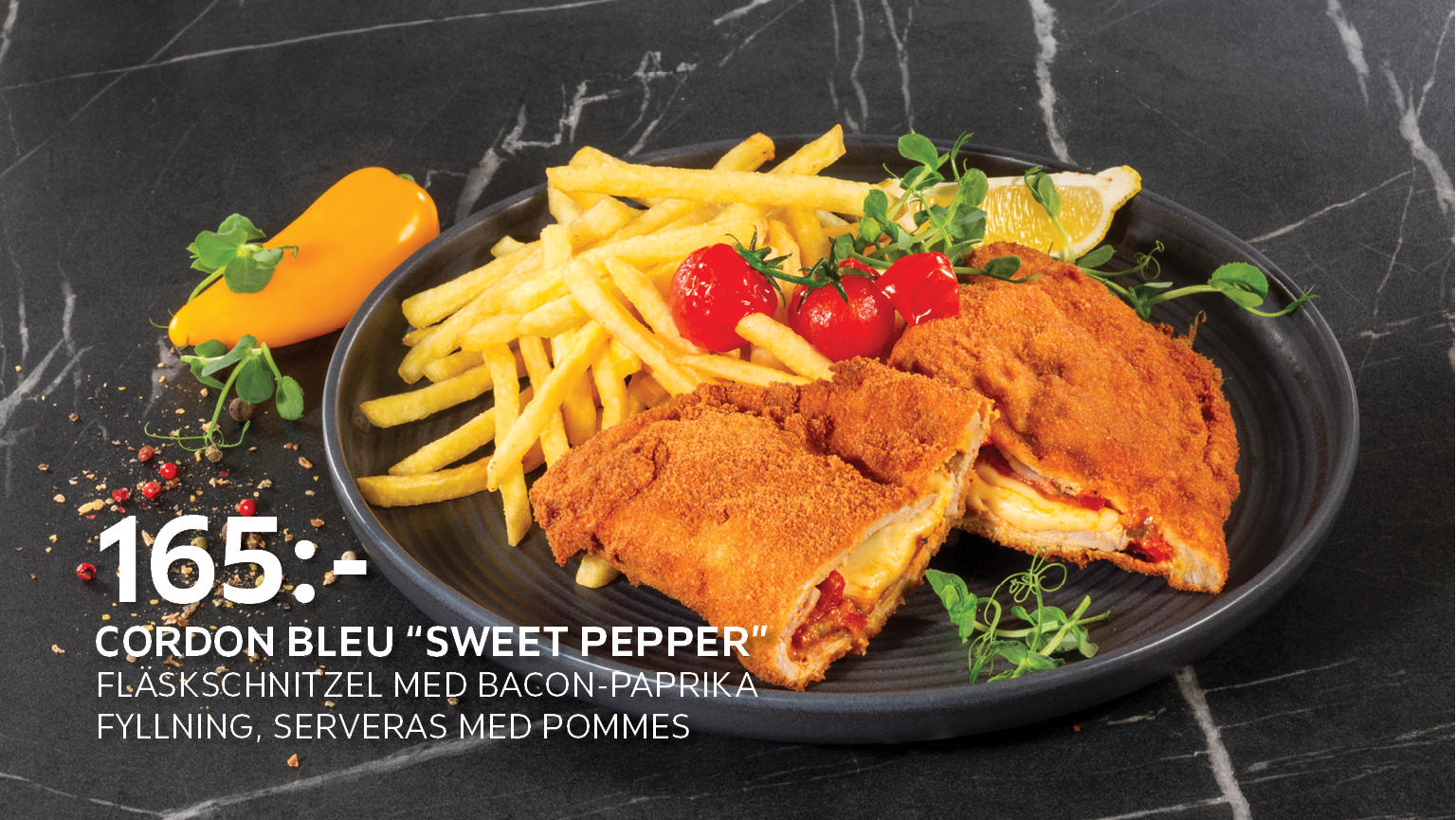 Cordon bleu "sweet pepper". Fläskschnitzel med bacon-paprika fyllning, serveras med pommes