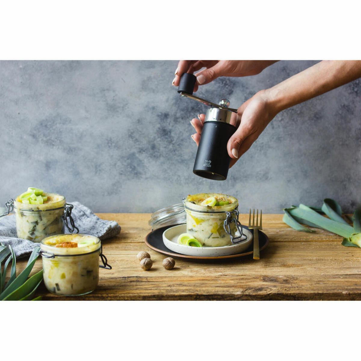 MUSKATMÜHLE Isen 15cm Buchenholz Schwarz Stahlmahlwerk - Schwarz, Holz (5.4/15/5.4cm) - PEUGEOT