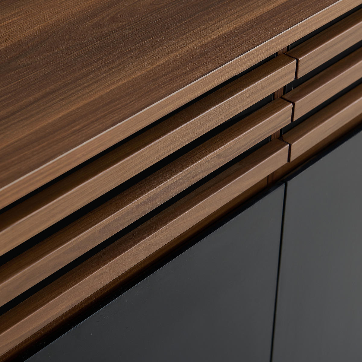 SIDEBOARD 2 Schubladen, 4 Türen, braune Holzoptik & schwarze Türen Viel Stauraum für Wohnzimmer, Esszimmer & Küche - Walnussfarben, Holzwerkstoff (150/85/40cm) - Urban Meuble