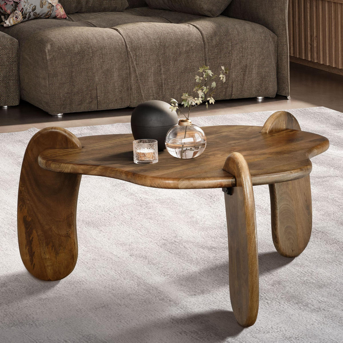 COUCHTISCH in Walnussfarbe aus Mangoholz Massiv, Niedriges Dreibein-Design, Organisch, 78x78x39.5cm - Braun, Holz (78/78/40cm) - KADIMA DESIGN