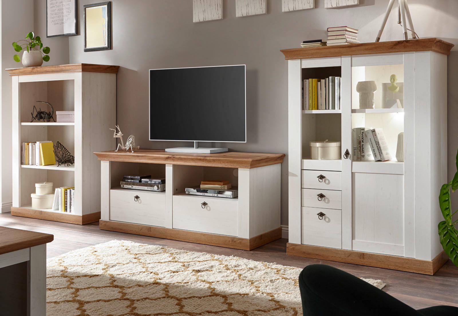 WOHNWAND weiß Pinie, Eiche Wotan, Landhaus Schrankwand 3-teilig 376 x 139 cm - Eichefarben/Silberfarben, Holzwerkstoff/Metall (376/139/52cm) - Furn.Design