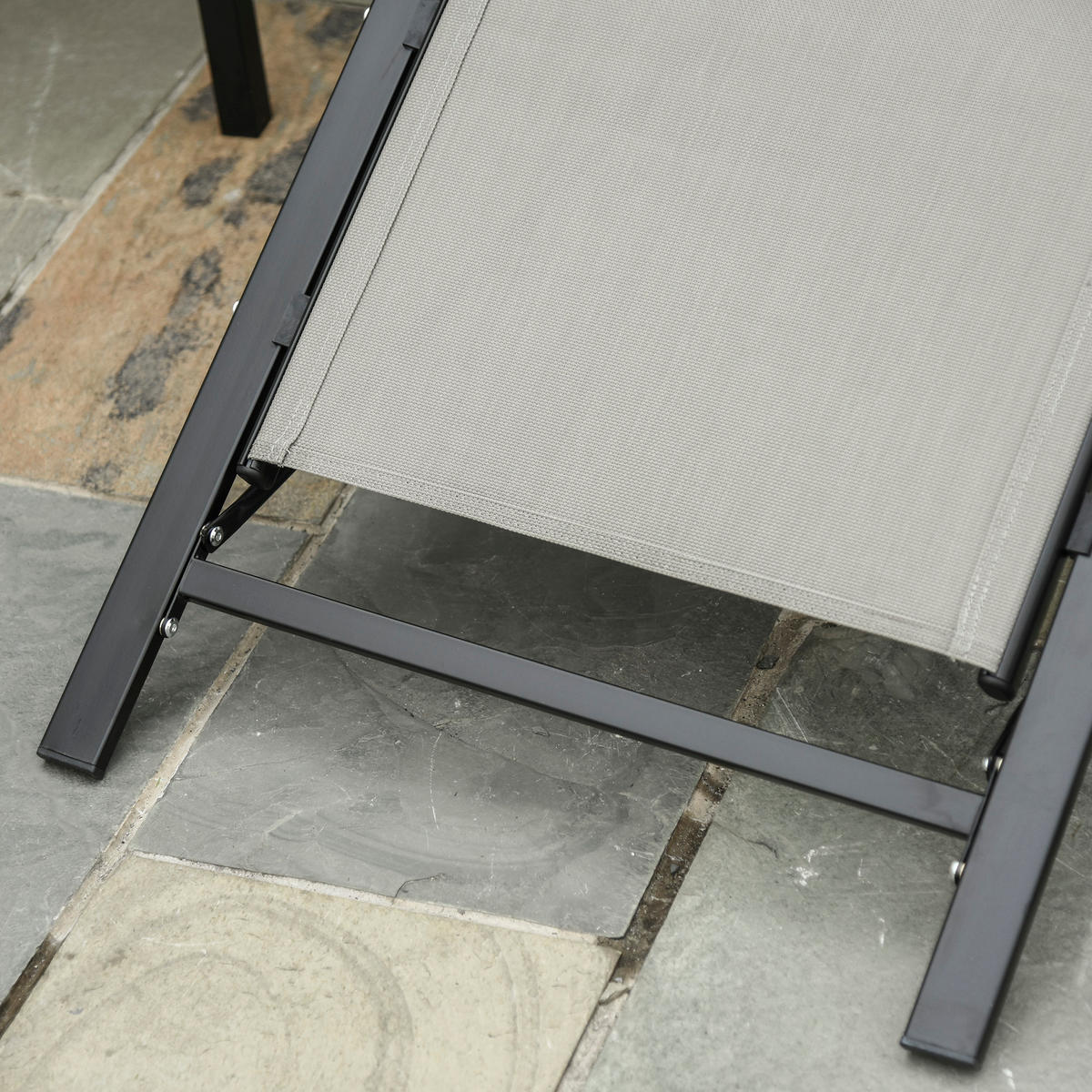 ZAHRADNÍ LEHÁTKO se stolem, 59D x 169Š x 66V cm, kov, síťovina, šedá+černá - šedá, plast (59/66/169cm) - Outsunny