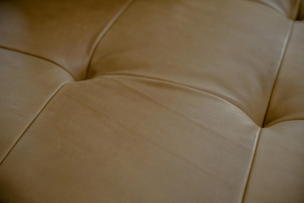 HOCKER WIOLO Beige Leder - Beige/Silberfarben, Leder/Metall (110/42/110cm) - KAWOLA