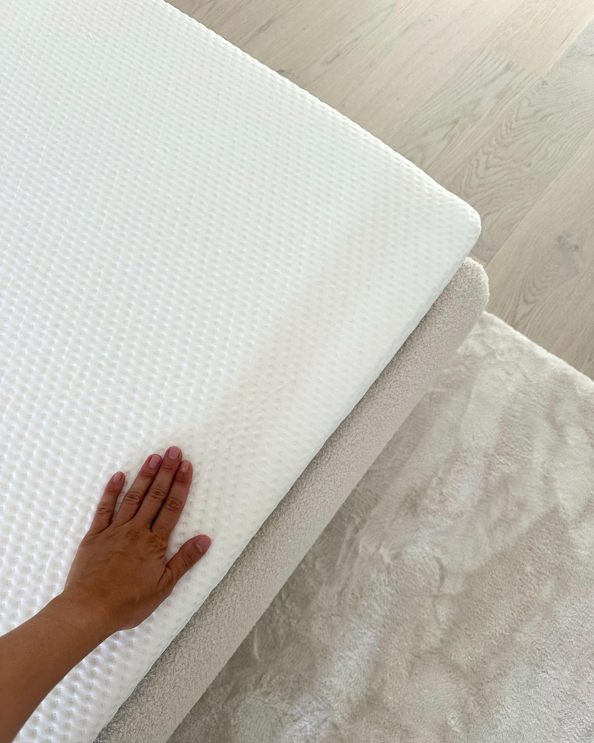 MATRACE S KAPSOVÝMI PRUŽINAMI A PAMĚŤOVOU PĚNOU H2/3 Střední 180/200 cm Drift - bílá, textil (180/200cm) - Beliani