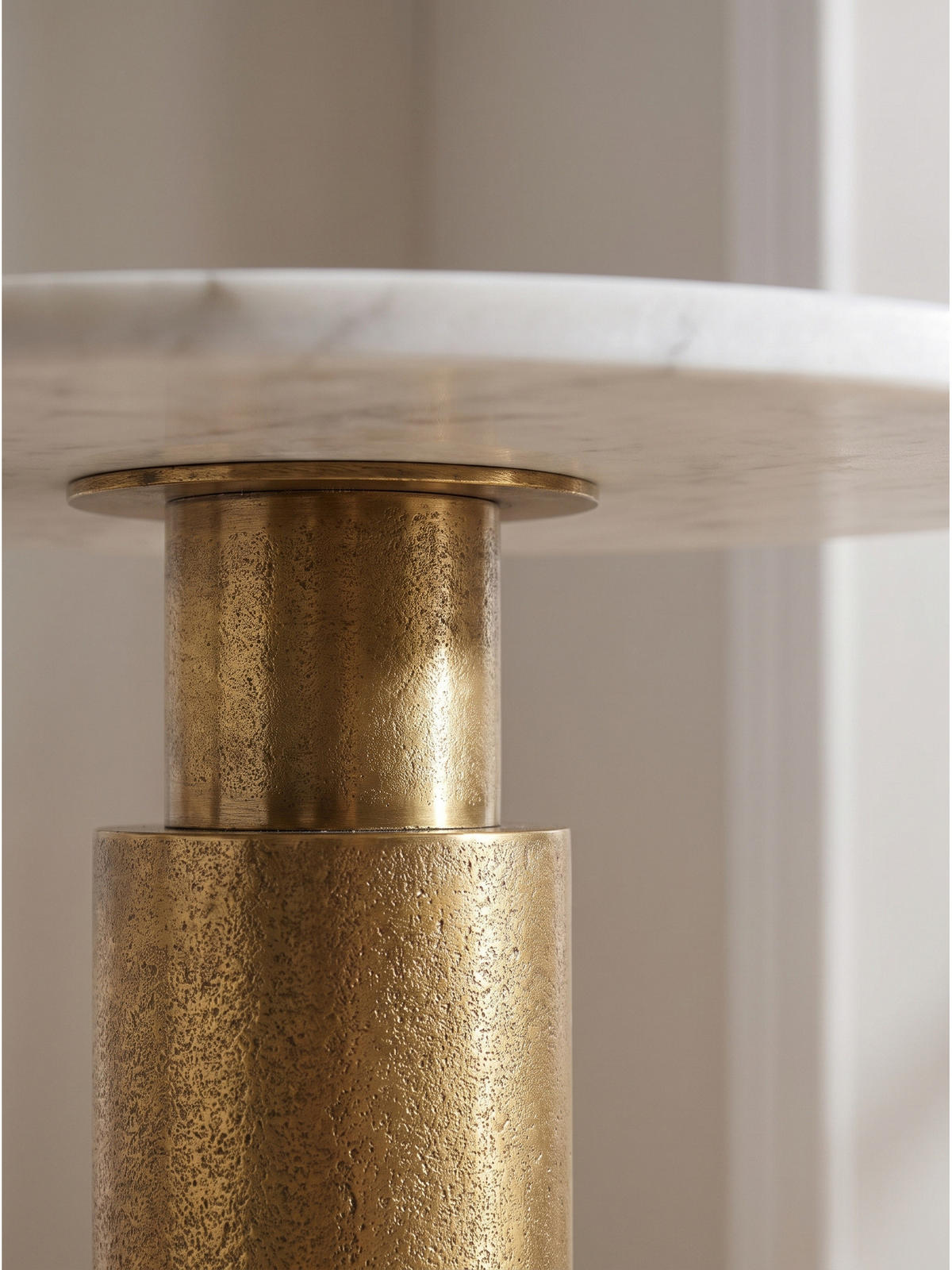 BEISTELLTISCH ESLA, Marmor, handgefertigt, Weiß-Gold, Ø 37 x 59 cm - Goldfarben/Weiß, Stein/Metall (37/37/59cm) - KADIMA DESIGN