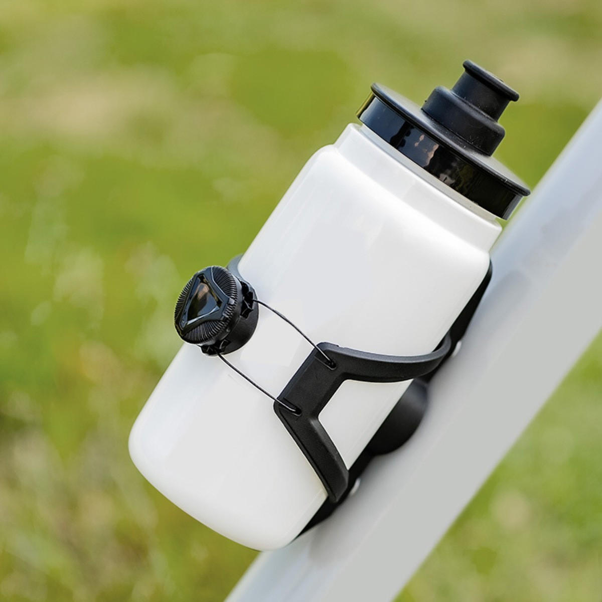 FAHRRADBECHERHALTER Verstellbarer universeller Wasserbecherhalter 10.5/13.5 cm Schwarz - Schwarz, Kunststoff (8.8/13.5/10.5cm) - Authentics