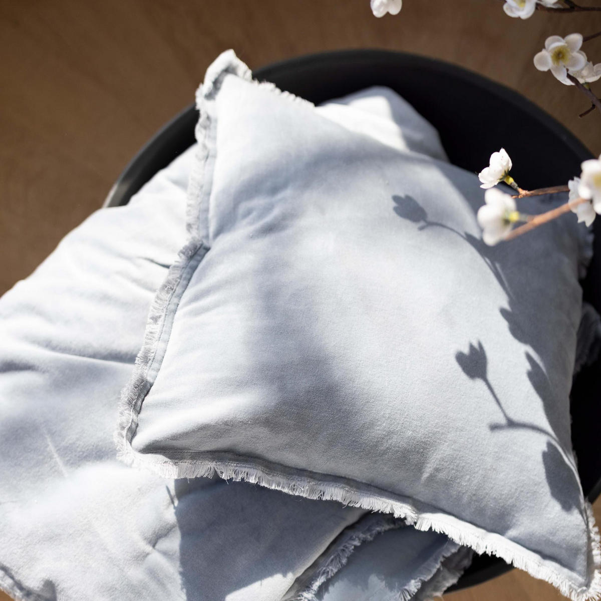 EINFARBIGES KISSEN Fara titan 45 x 45 cm - Grau, Textil (45/45cm) - Vivaraise