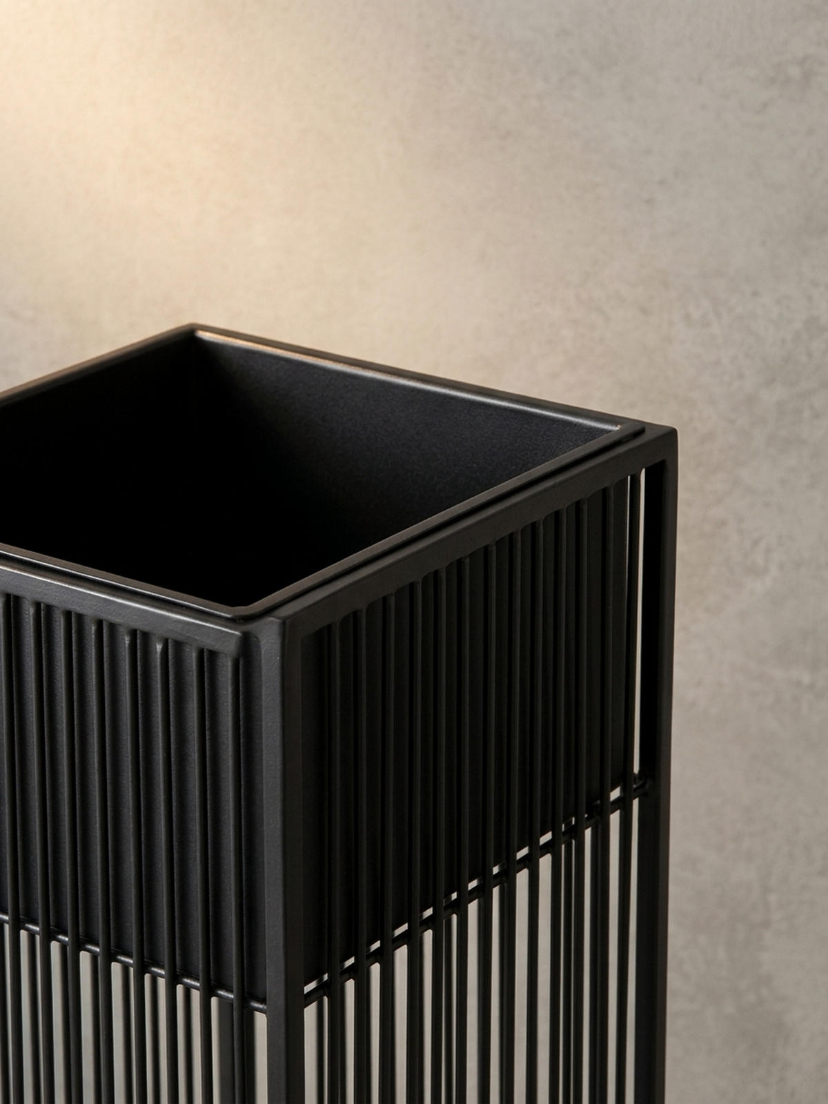 PFLANZKÜBEL 2er Set Metall Schwarz mit Gestell quadratisch - Schwarz, Metall (22/50cm) - KADIMA DESIGN