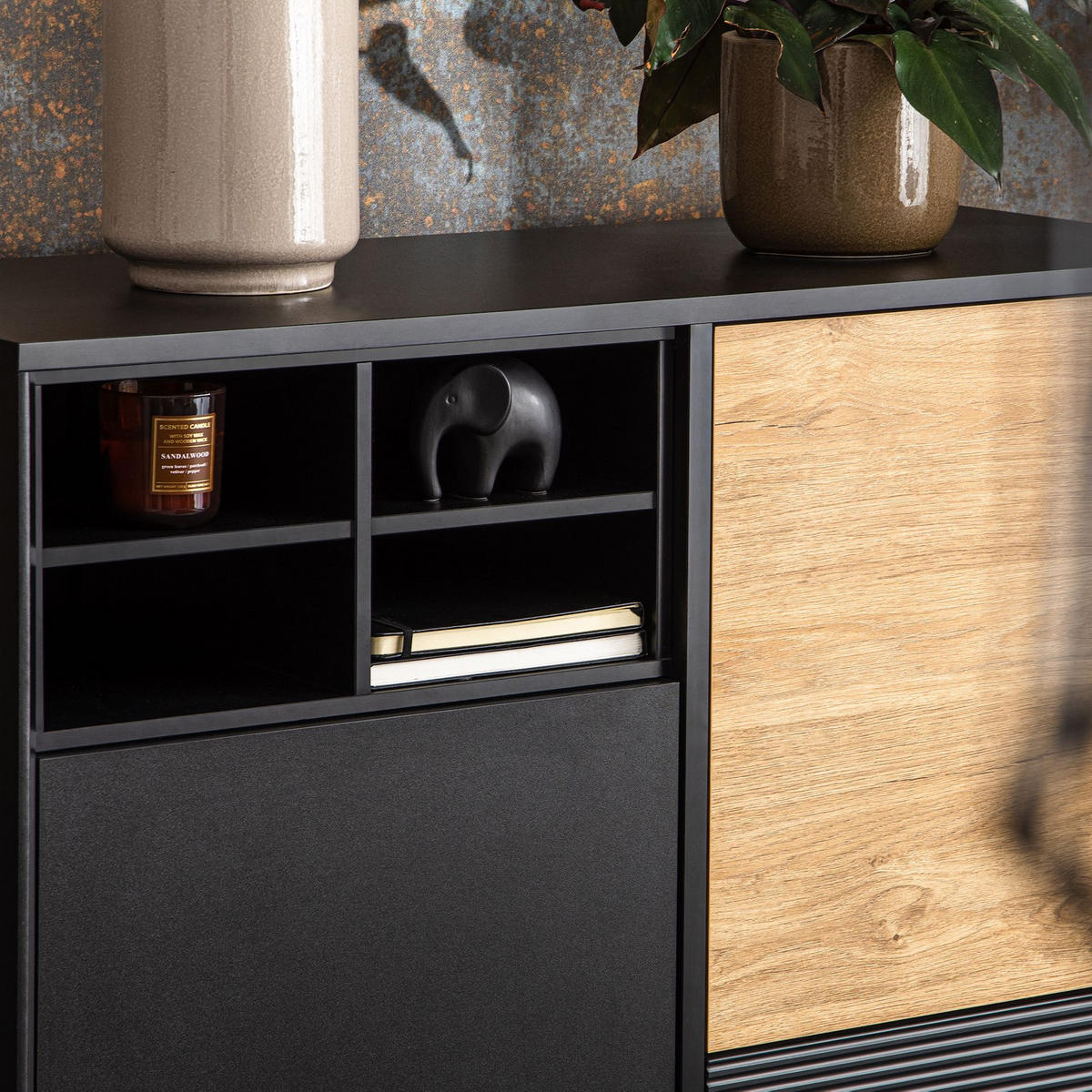 KOMMODE LOFTY Außenseiteneinlage, schwarz / Eiche natur - Eichefarben/Schwarz, Holzwerkstoff (102/109/41cm) - KONSIMO®