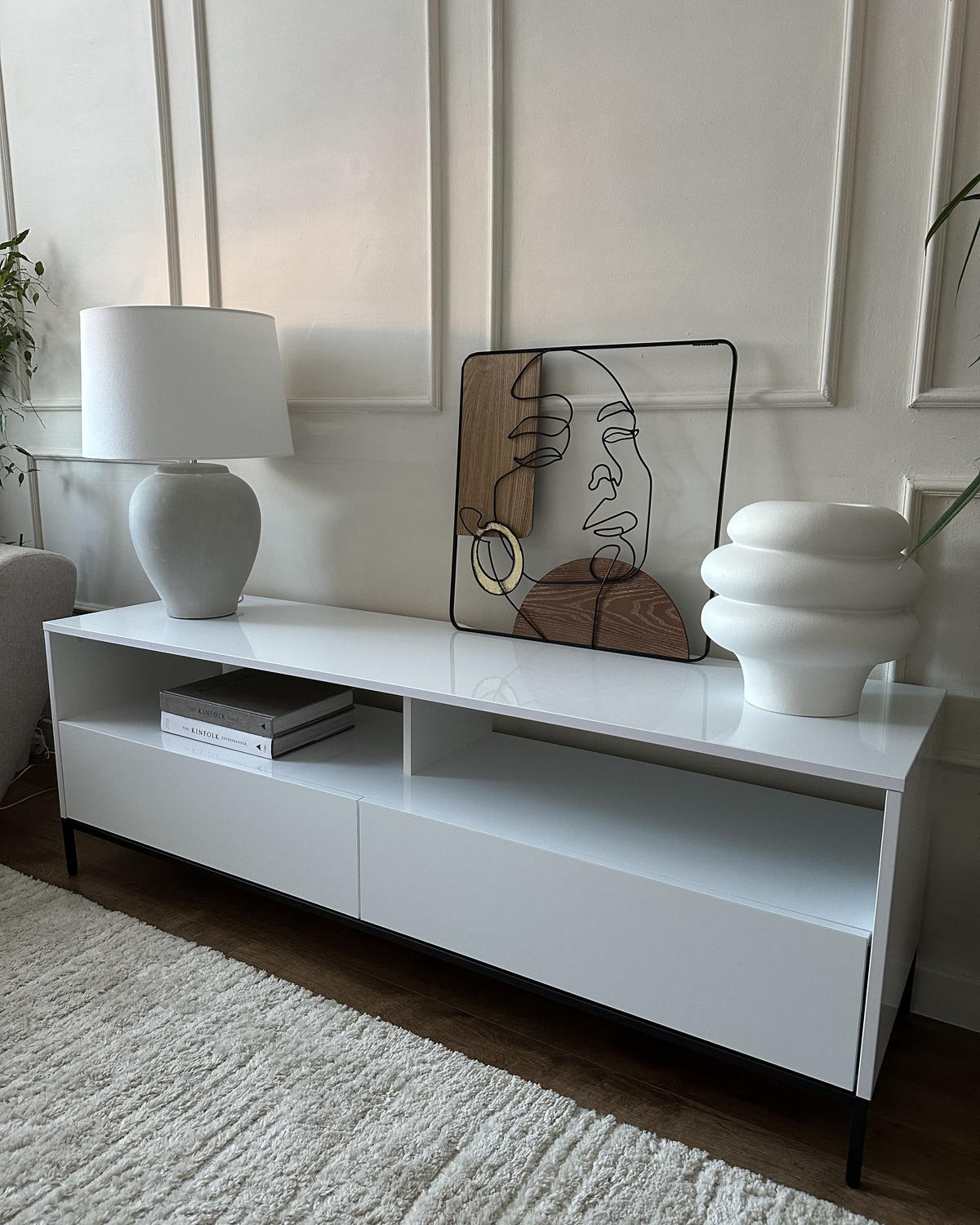 COMODĂ TV LED albă/neagră Sydney - alb/negru, compozit lemnos (150/52/42cm) - Beliani