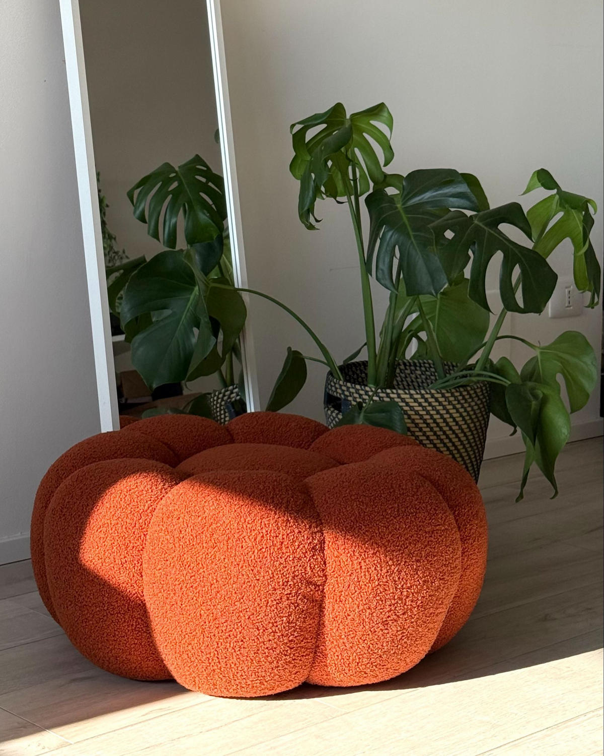 POUF bouclé maro Beaufort - maro deschis, material textil (60/27/60cm) - Beliani