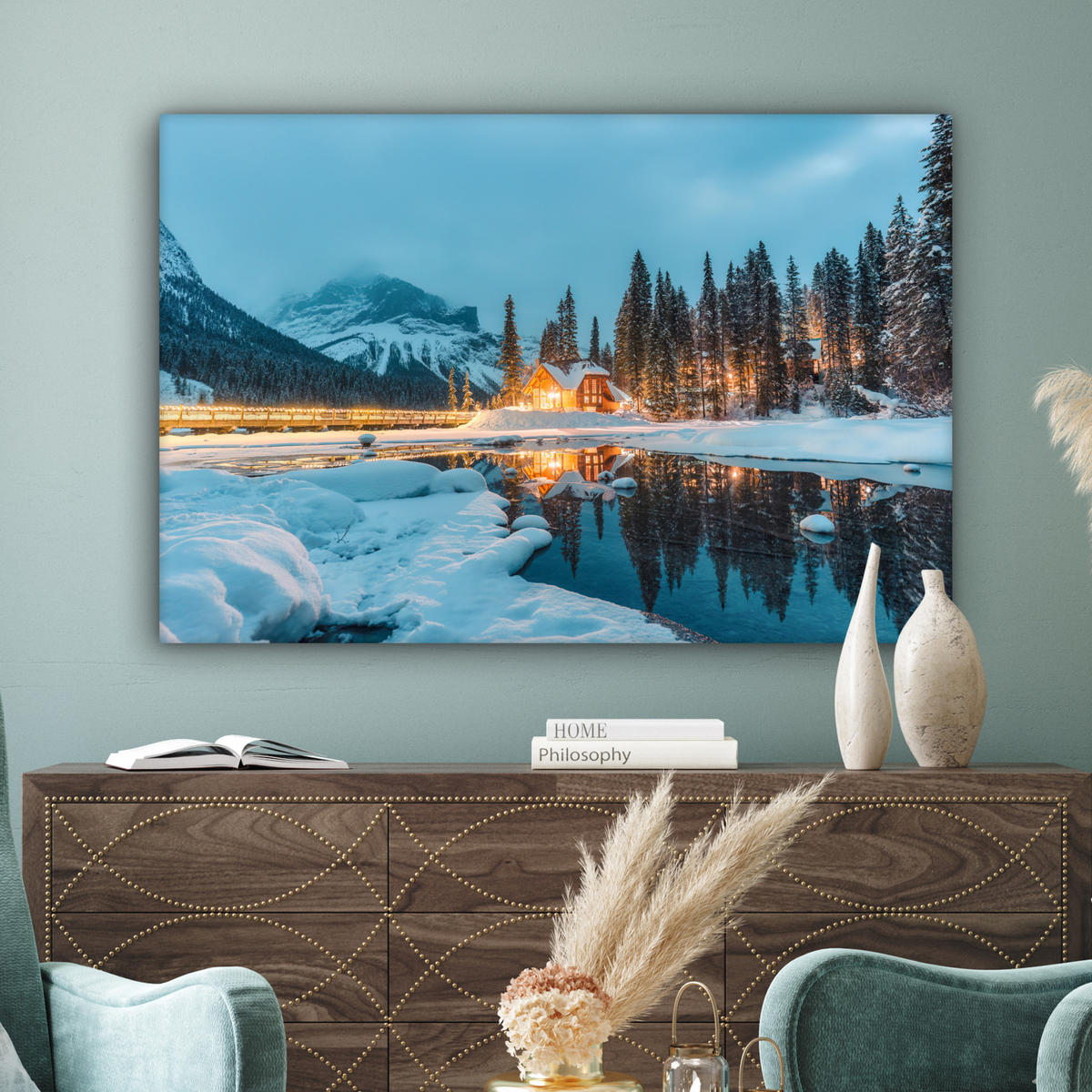 LEINWANDBILD Winterlandschaft - Natur - Haus - Berge - Schnee Wohnzimmer Groß 120x80 cm - Hellblau, Textil (120/80cm) - MuchoWow