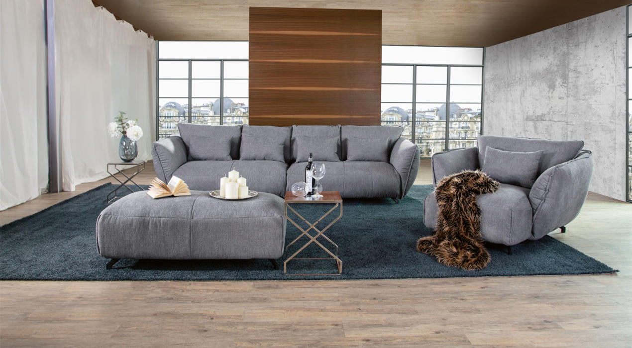Graues Big Sofa mit Sessel und Hocker