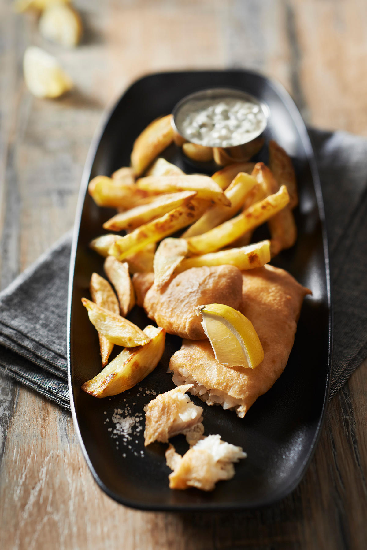 SERVIERPLATTE CLUB 36 cm x 15 cm in gusseisener Optik - Multicolor, Keramik (15/2.9/36cm) - Revol Porcelaine France