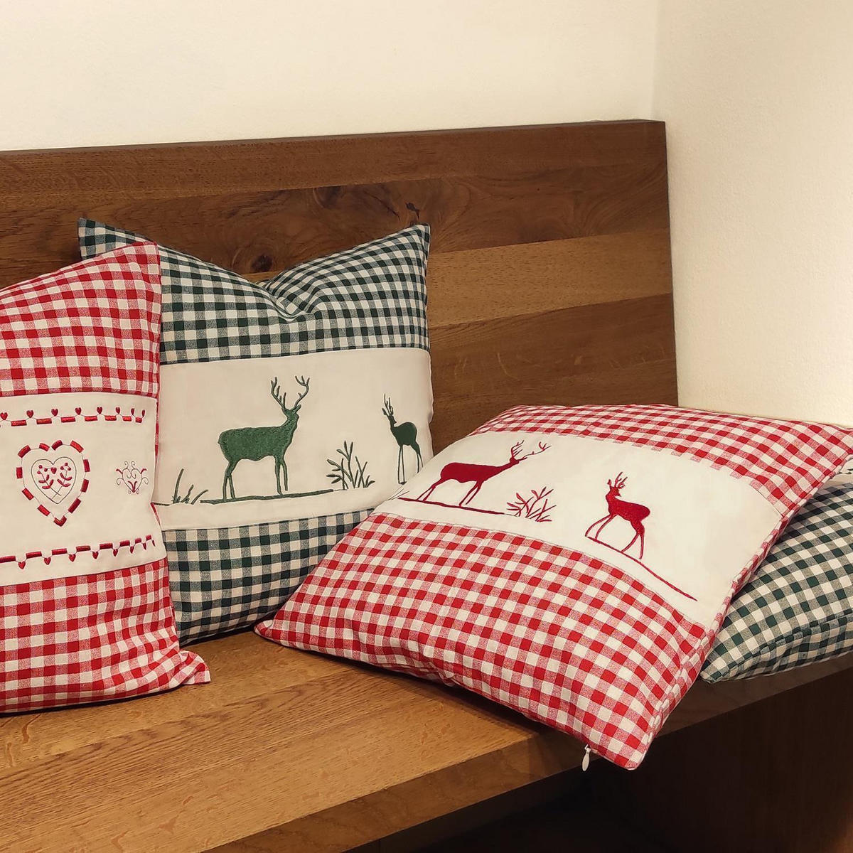 KISSENHÜLLE Hirsch rot 40/40 cm Landhaus-Stil Stickerei mit Reißverschluss - Rot, Textil (40/40cm) - wometo