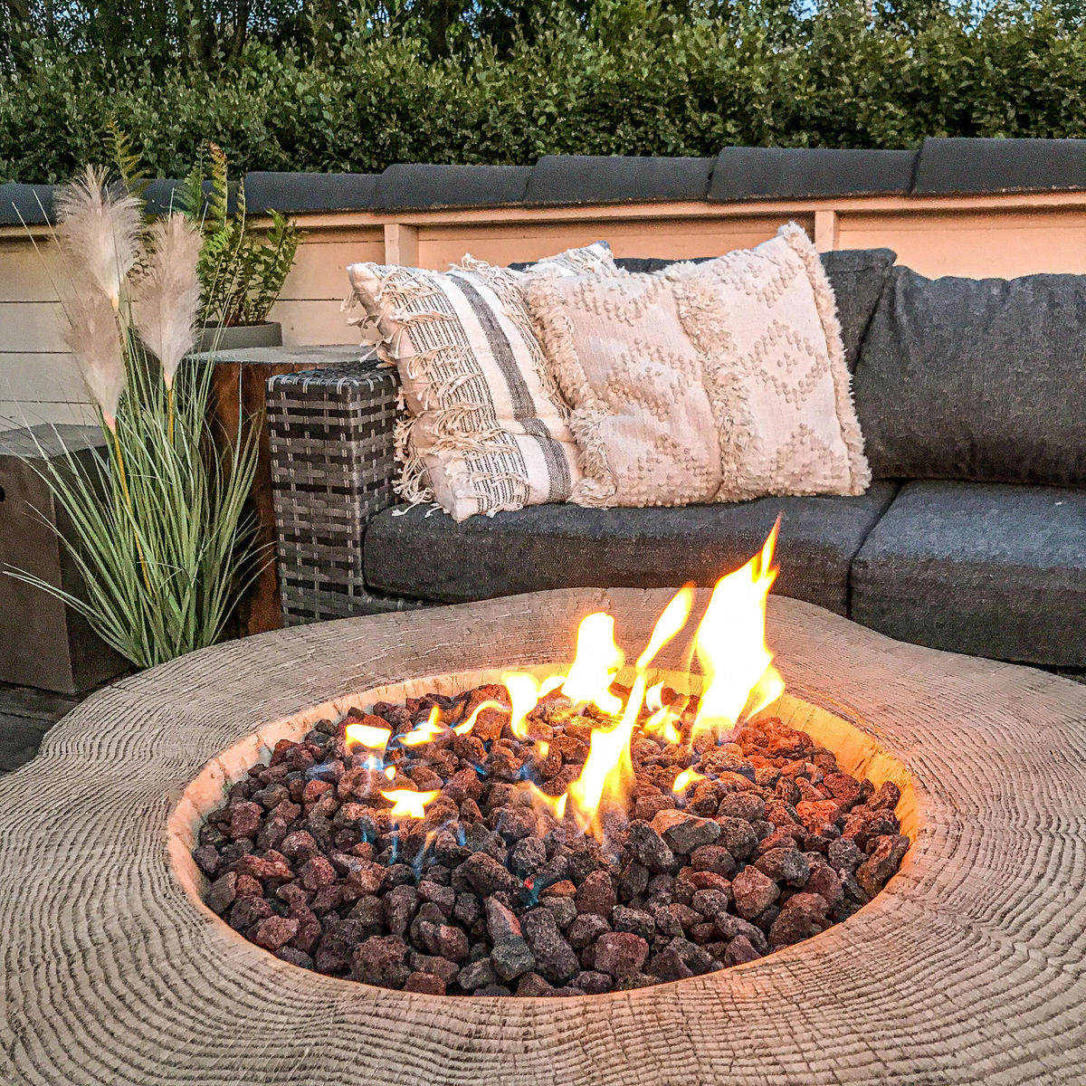 FEUERTISCH Manchester Gasfeuerstelle aus GF-Beton 106/100/43 cm - Rotbraun, Naturmaterialien (100/43/106cm) - Elementi