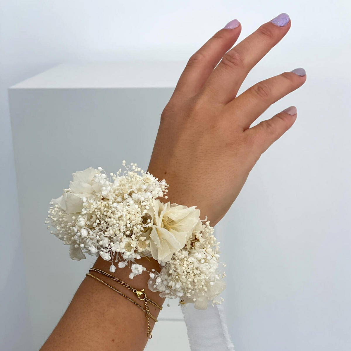 ARMBAND Trockenblumen Schleierkraut Hortensie - weiß / Hortensie - Weiß, Naturmaterialien (15cm) - Lykke & You