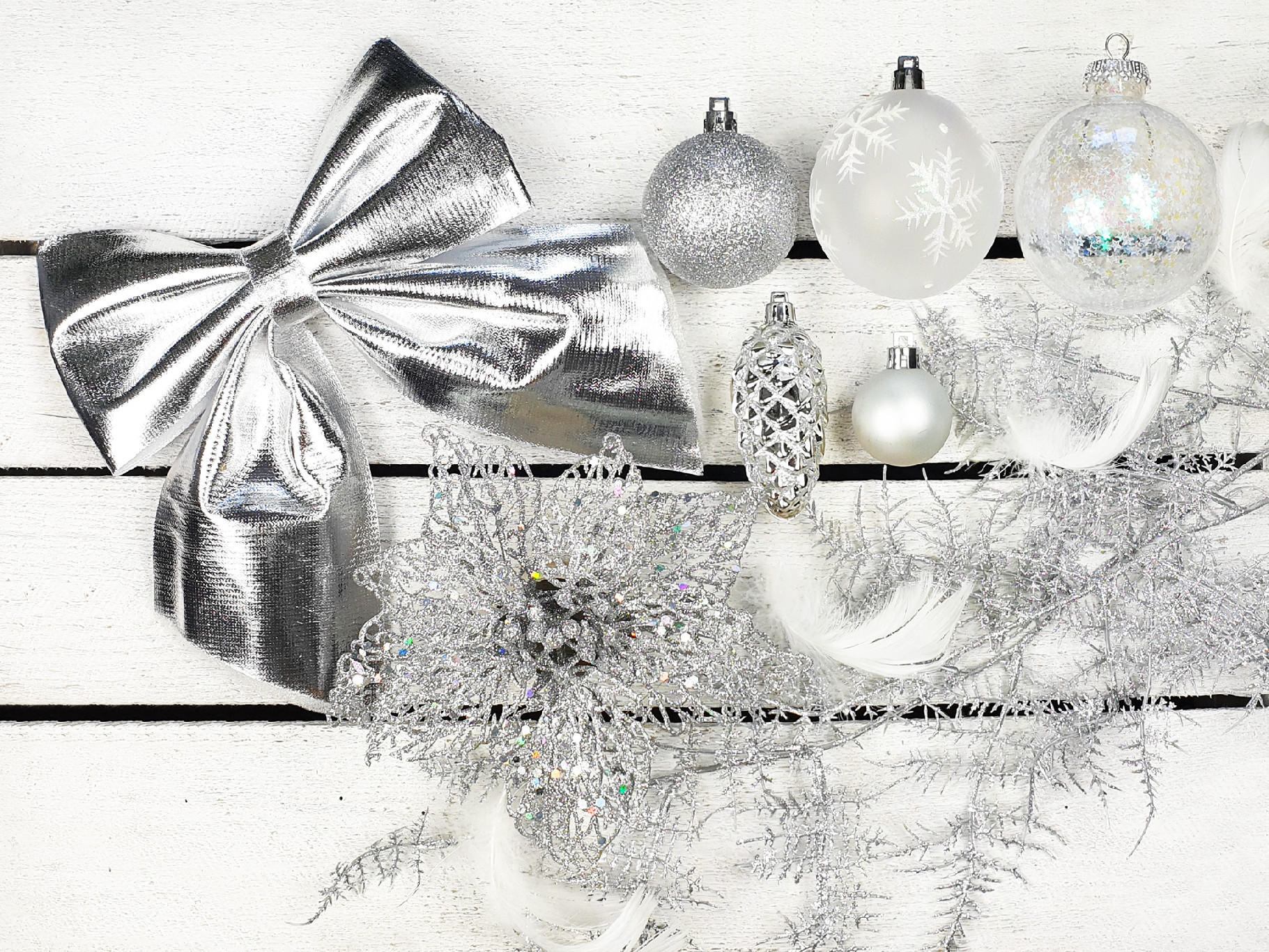 LAALU CHRISTBAUMKUGEL-SET 132 Stück in Luxusbox KING OF WINTER für Weihnachtsbäume 240-270 cm - Silberfarben/Weiß, Kunststoff/Textil (55/50/75cm) - LAALU