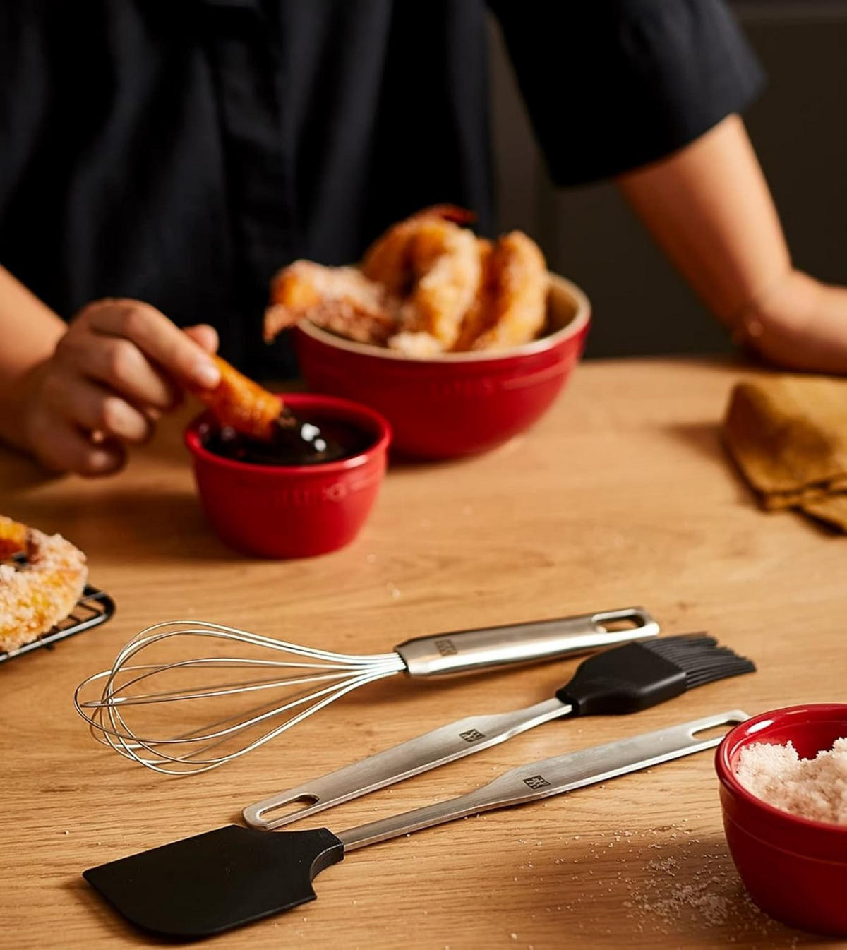 BACKSET – Twin 3-teilig – Backpinsel, Teigschaber & Schneebesen, Edelstahl & Silikon, Spülmaschinengeeignet, Ergonomisch - Silberfarben, Kunststoff/Metall (25/28/27cm) - Henckels by ZWILLING