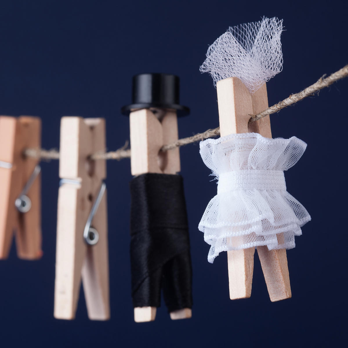 100XWÄSCHEKLAMMERN - Hellbraun, Holz/Metall (7/1.4/1cm) - Relaxdays