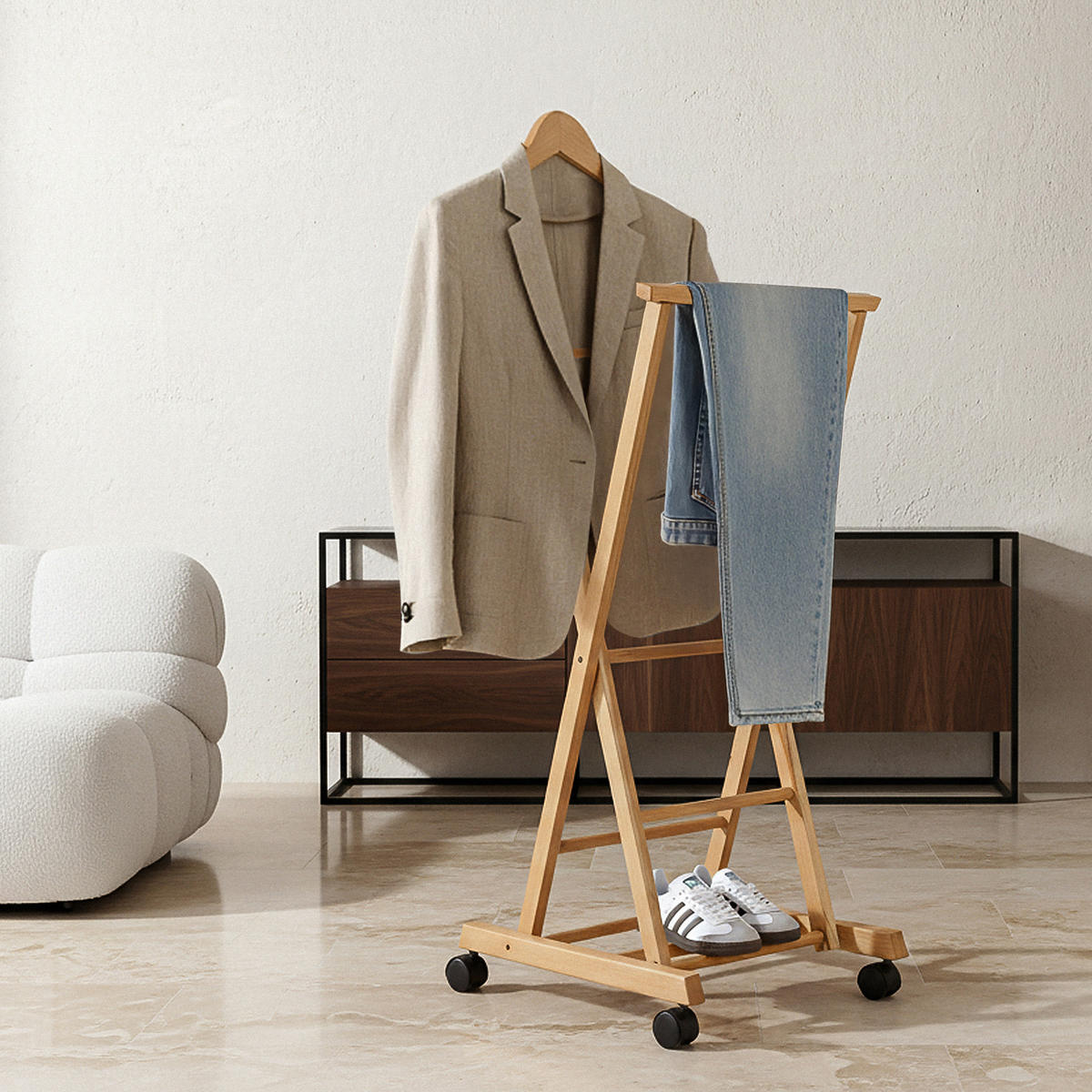 KLEIDERBUTLER AGLAS Herrendiener, auf Drehrollen, natürliches Buchenholz - Naturfarben, Holz (43/105/32cm) - KONSIMO®