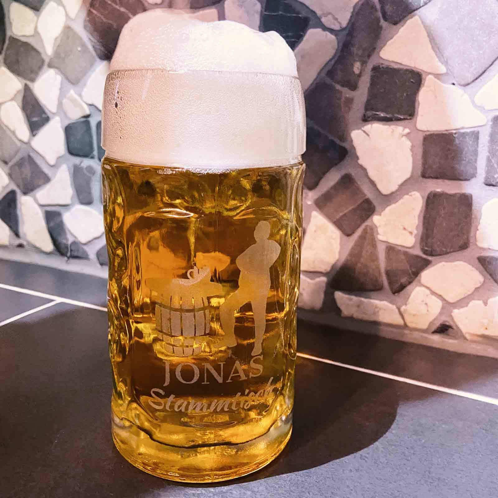 BIERKRUG MIT GRAVUR Legende seit 60 Jahren transparent 0,5 Liter - Transparent, Glas (0.5L) - LUXENTU