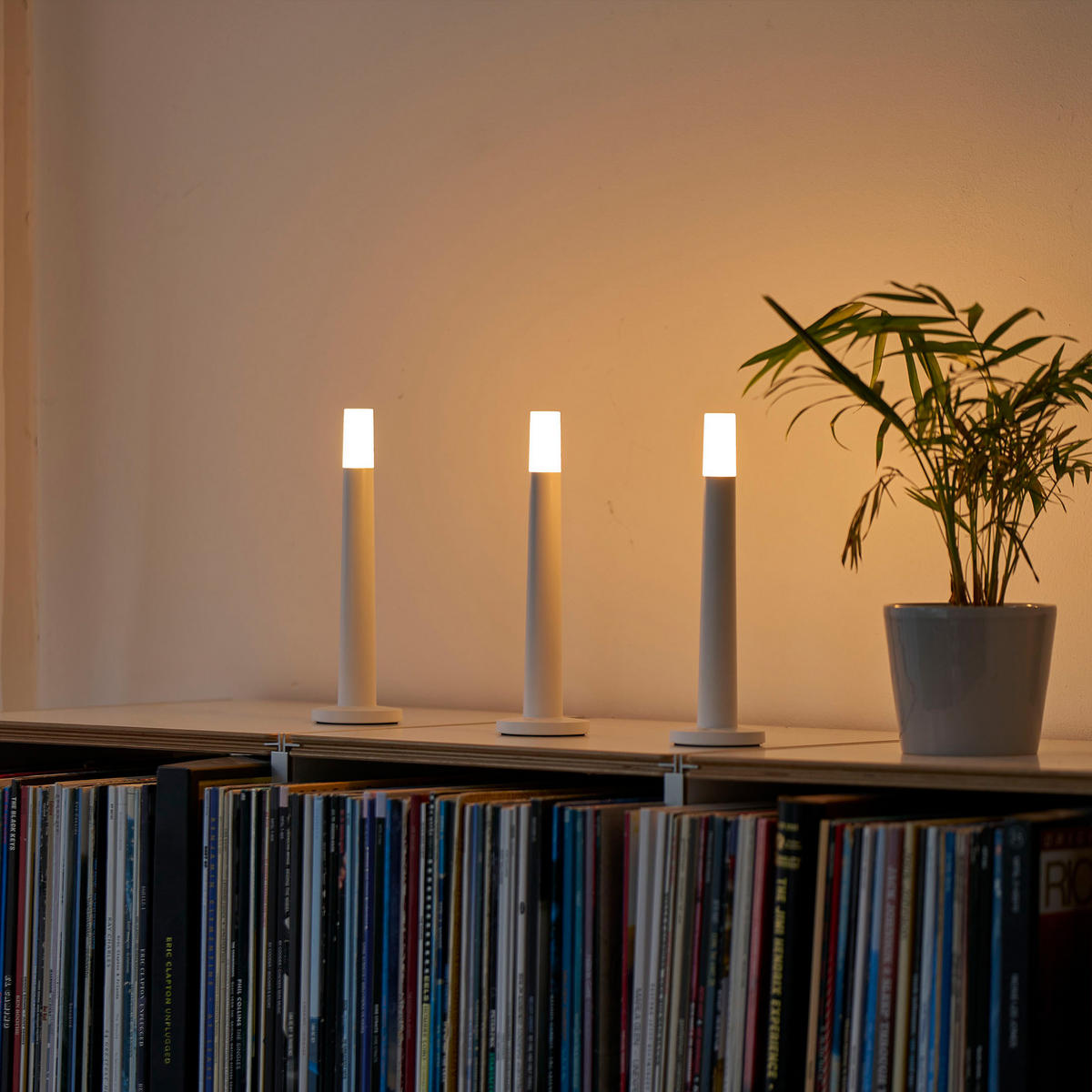 LED-STABKERZEN - dimmbar in warmweiß mit induktiver Ladeschale und Touchtaste für Innen und Außen, 3er-Set - Weiß, Kunststoff (24/29.5/10.3cm) - Northpoint