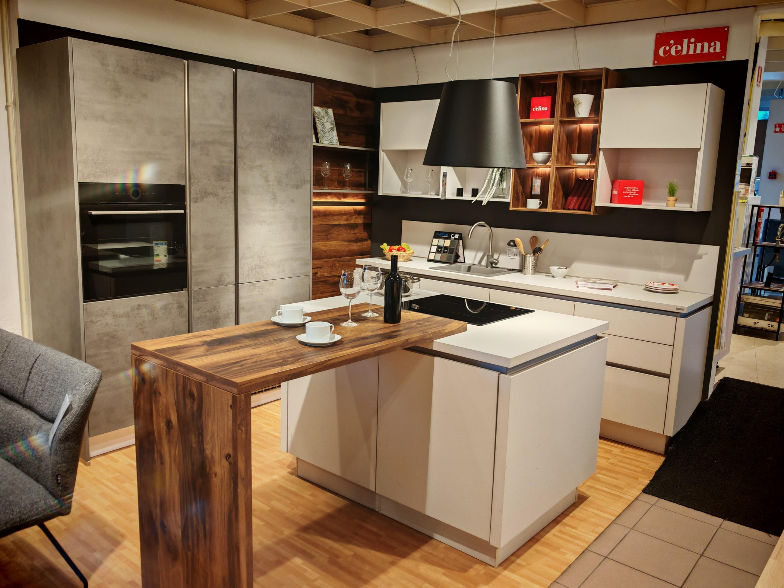 VGRADNA KUHINJA LENA LARS - Celina