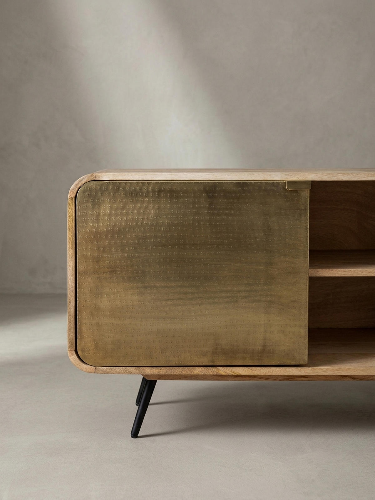 LOWBOARD Mango Massivholz Modern Stil 160x55x41 cm mit punzierten Türen - Schwarz/Braun, Holz/Metall (160/55/41cm) - KADIMA DESIGN