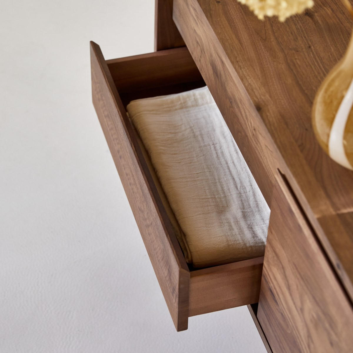 SIDEBOARD Esmée Braun aus Walnuss - Braun, Holz (130/60/35cm) - Tikamoon