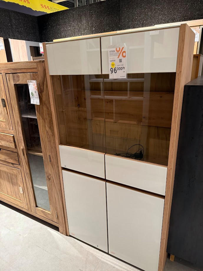 VITRIN MOLISE-BUDAÖRS OUTLET - Cantus