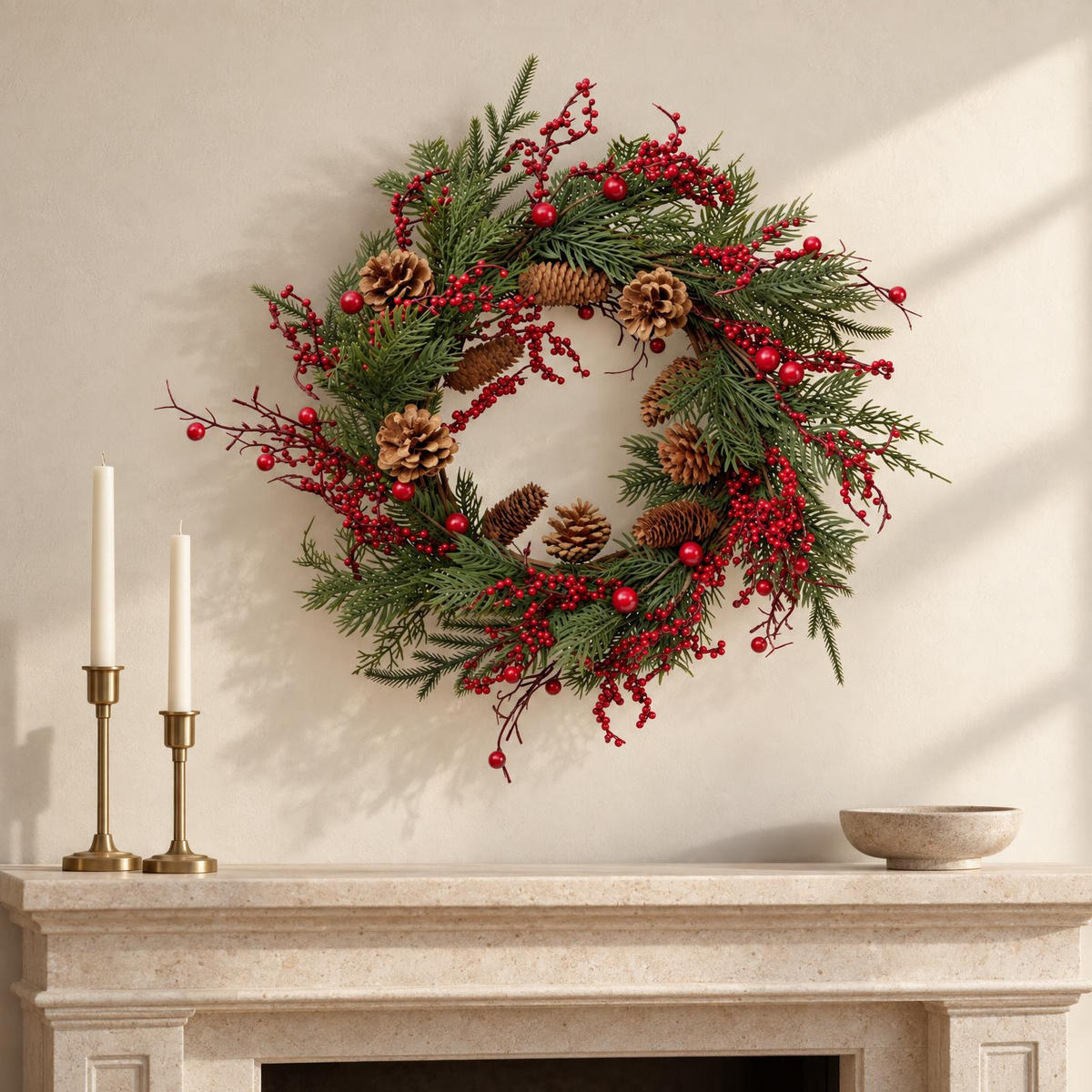 WEIHNACHTSKRANZ mit roten Beeren und Tannenzapfen 55/55/10 cm - Grün, Metall (55/10/55cm) - Home Styling Collection