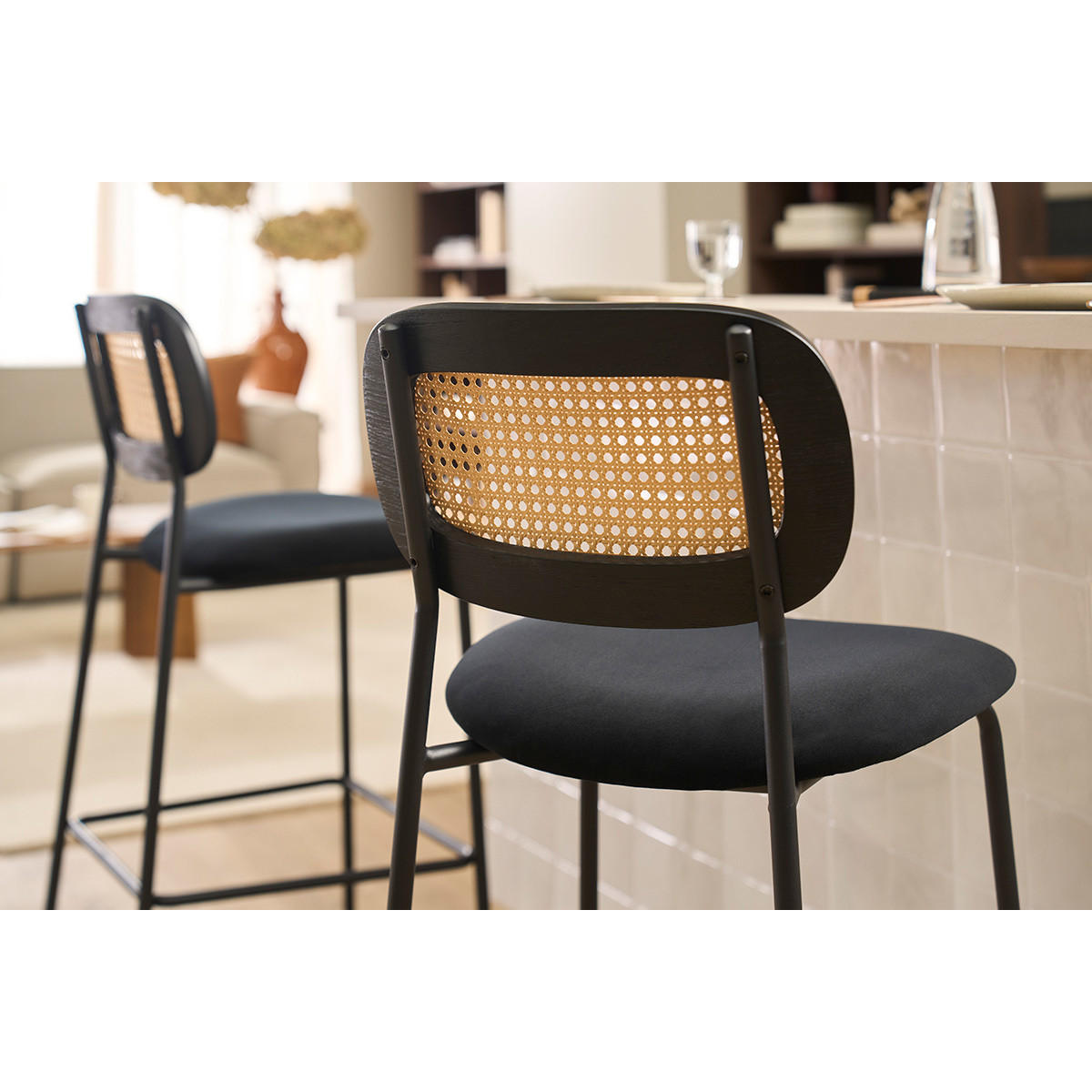 SAMT-DESIGNHOCKER in Schwarz, Schwarzmetall und Rattan-Geflecht (2er Set) MIRANDA - Schwarz, Textil (49/95.5/47cm) - Miliboo